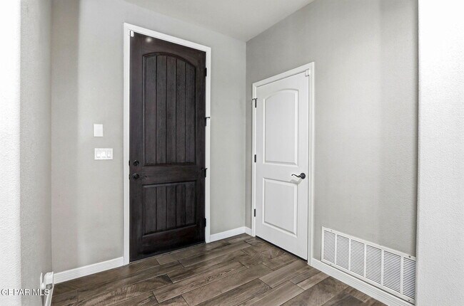 Foto del edificio - 13741 Newton Ct