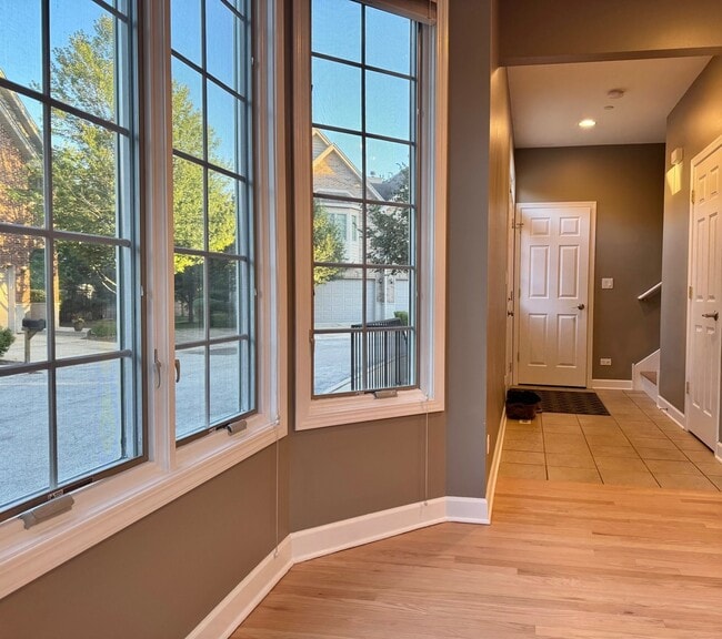 Building Photo - 1522 Stonegate Manor