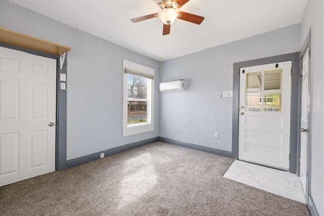 Building Photo - 1 Bed 1 Bath in Delmar Parkway!