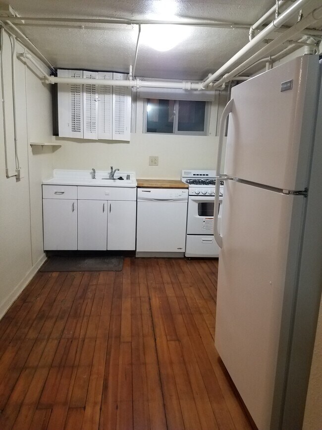 Cocina modesta para lo esencial. - 3158 York St