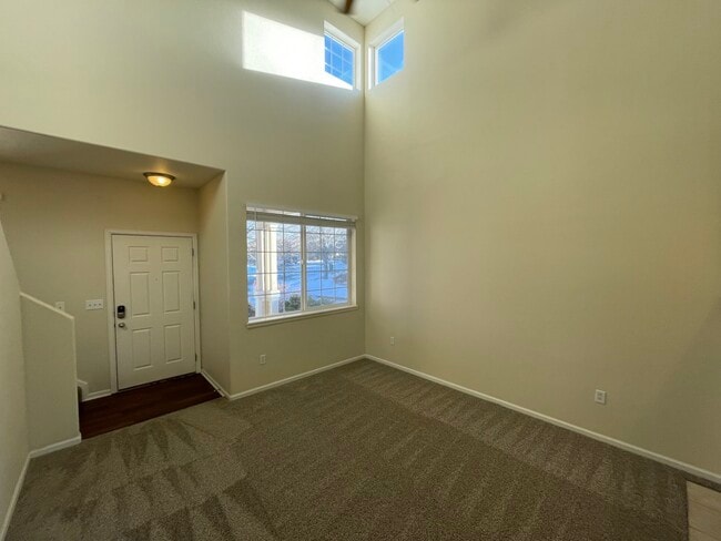 Building Photo - 329 Ivory Cir