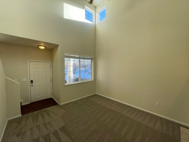 Foto del edificio - 329 Ivory Cir