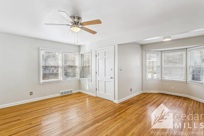 Building Photo - College Hill Gem!