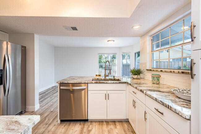 Building Photo - 5080 Point Alexis Dr