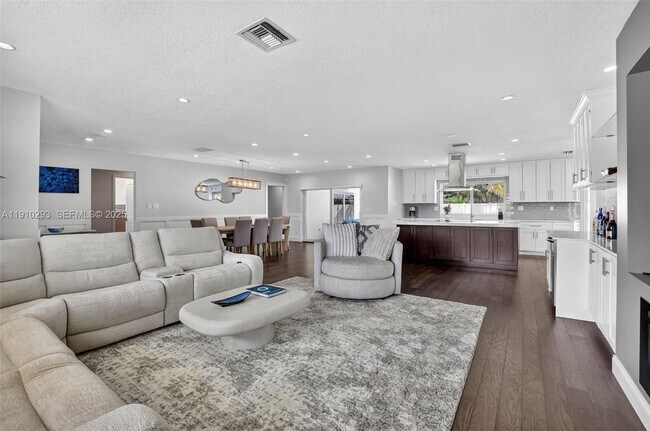 Foto del edificio - 5660 Golfway Dr