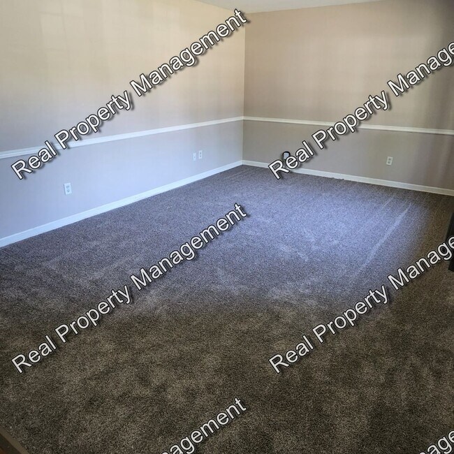 Building Photo - 3 Bedroom Hessville Ranch