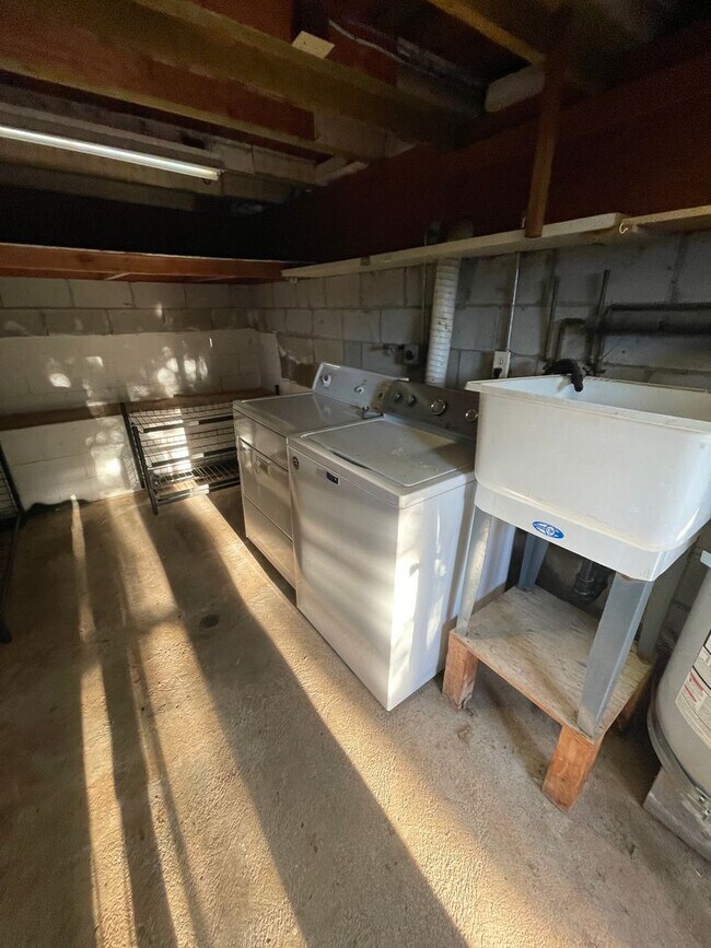 Building Photo - Quaint 2 Bedroom, 1 Bath House: Steps Away from Historic Old Town Auburn