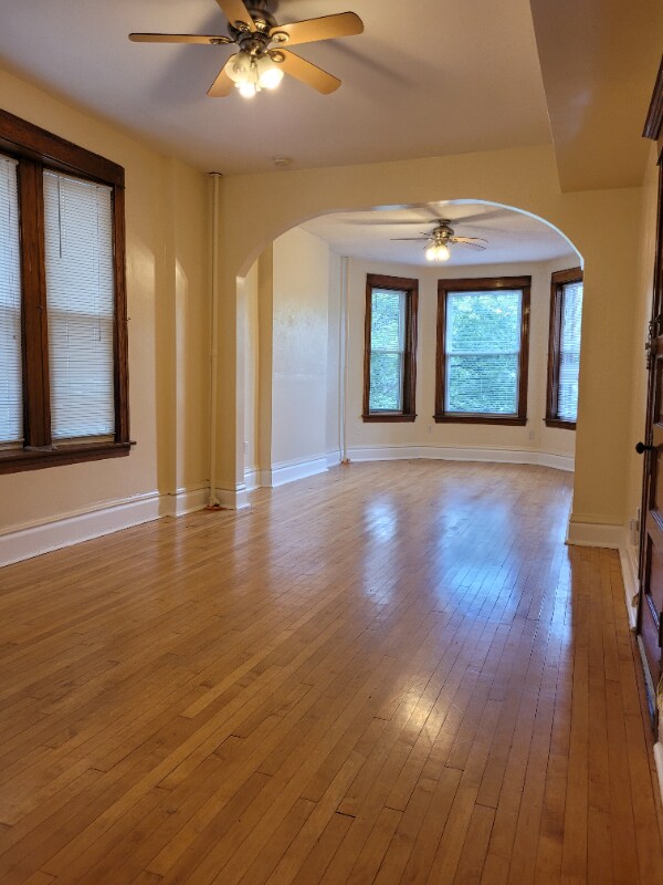 Building Photo - 2059 W Evergreen Ave