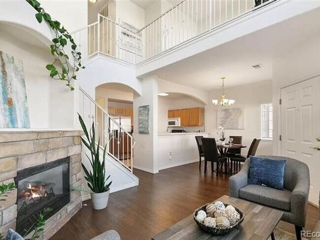 Building Photo - 2 Bedroom Townhome in Aurora