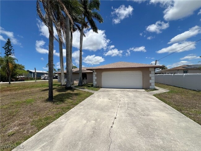 Building Photo - 8109 Sanibel Blvd