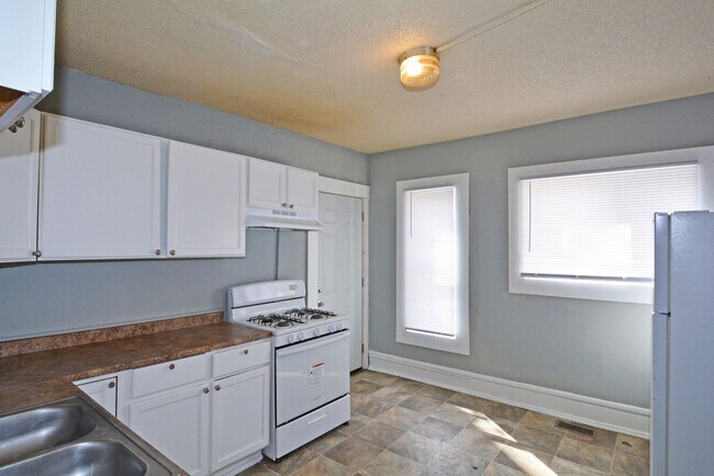 Foto del edificio - 3-Bed 1-Bath Lower Level Unit in Minneapolis - Available Now!