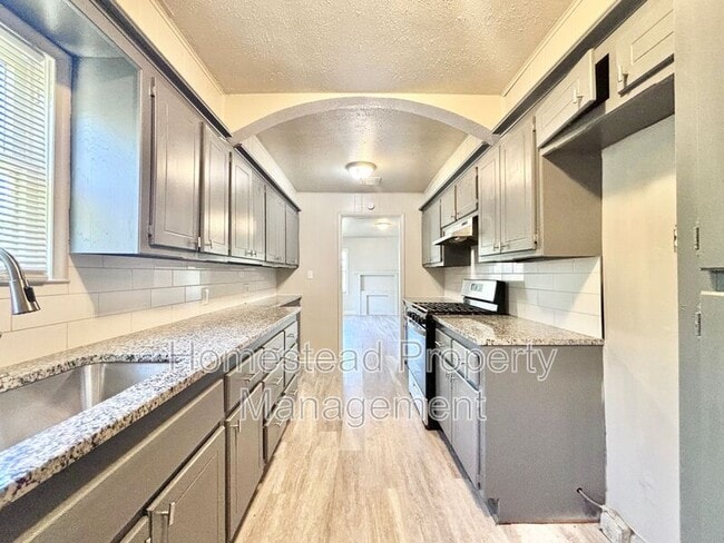 Photo - 1200 SW 28th St House