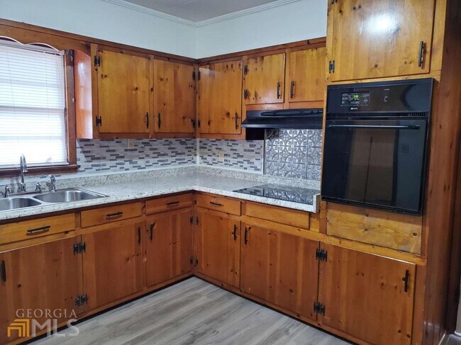 Foto del edificio - 911 N Jefferson St NE