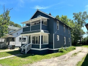 Building Photo - 901 Emerson Ave