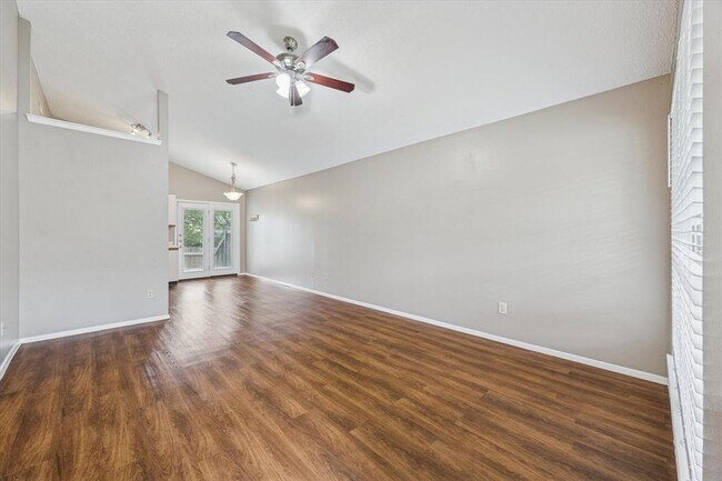 Building Photo - 1015 E Yager Ln