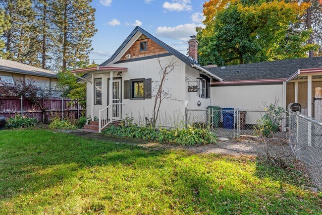 Building Photo - Meticulously UpdatedComstock Rancher!