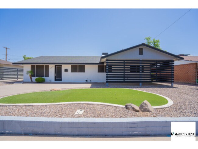 Foto del edificio - Modern 4/2 Scottsdale Home - Pool &amp; Putting Green!