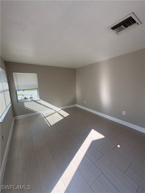 Foto del edificio - 12369-12377 First St