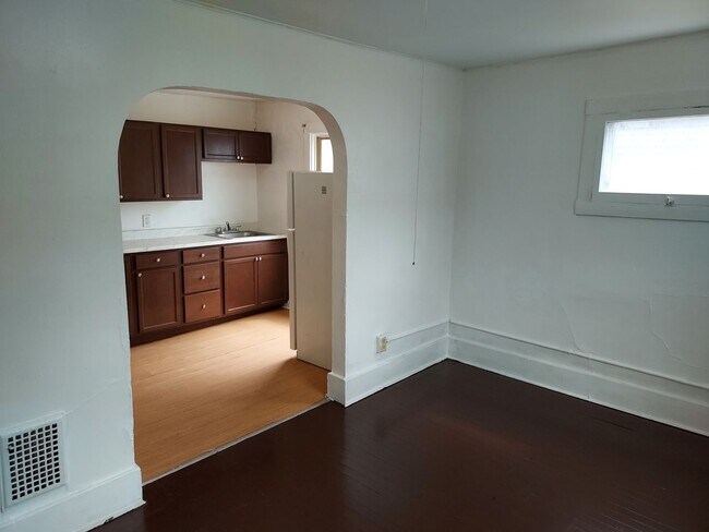 Building Photo - 184 Santee St