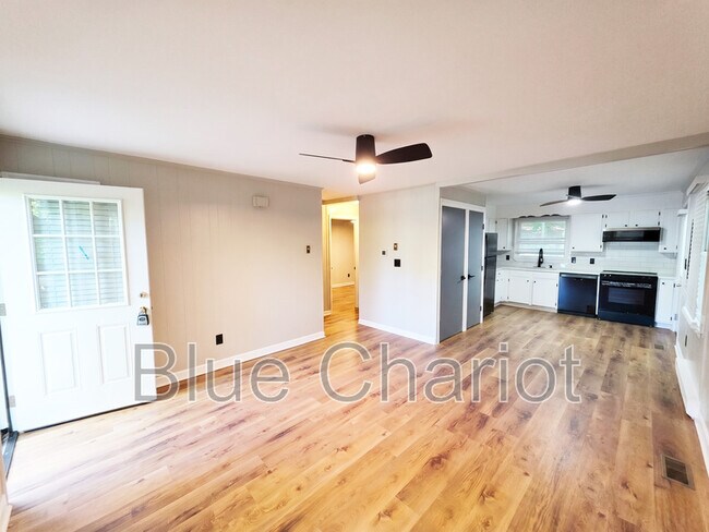 Foto del edificio - 1705 Smith Level Rd
