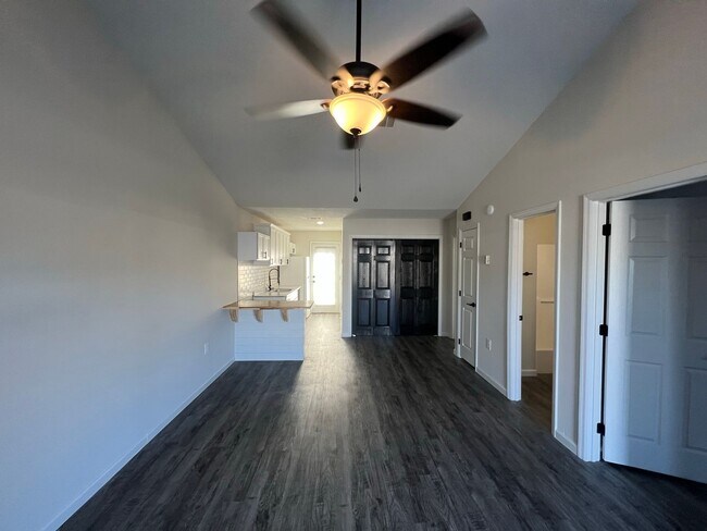 Foto del edificio - 230 Lanier Dr. #185