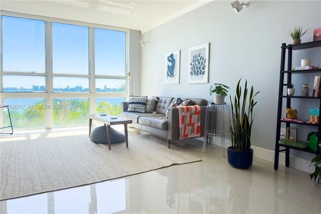 Foto del edificio - 2000 N Bayshore Dr