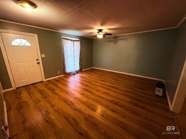 Building Photo - 3 Bedroom 1.5 Bathroom House in Mobile