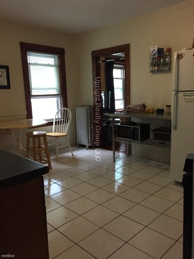 Foto del edificio - 3 br, 1 bath  - 275 Water St # 2