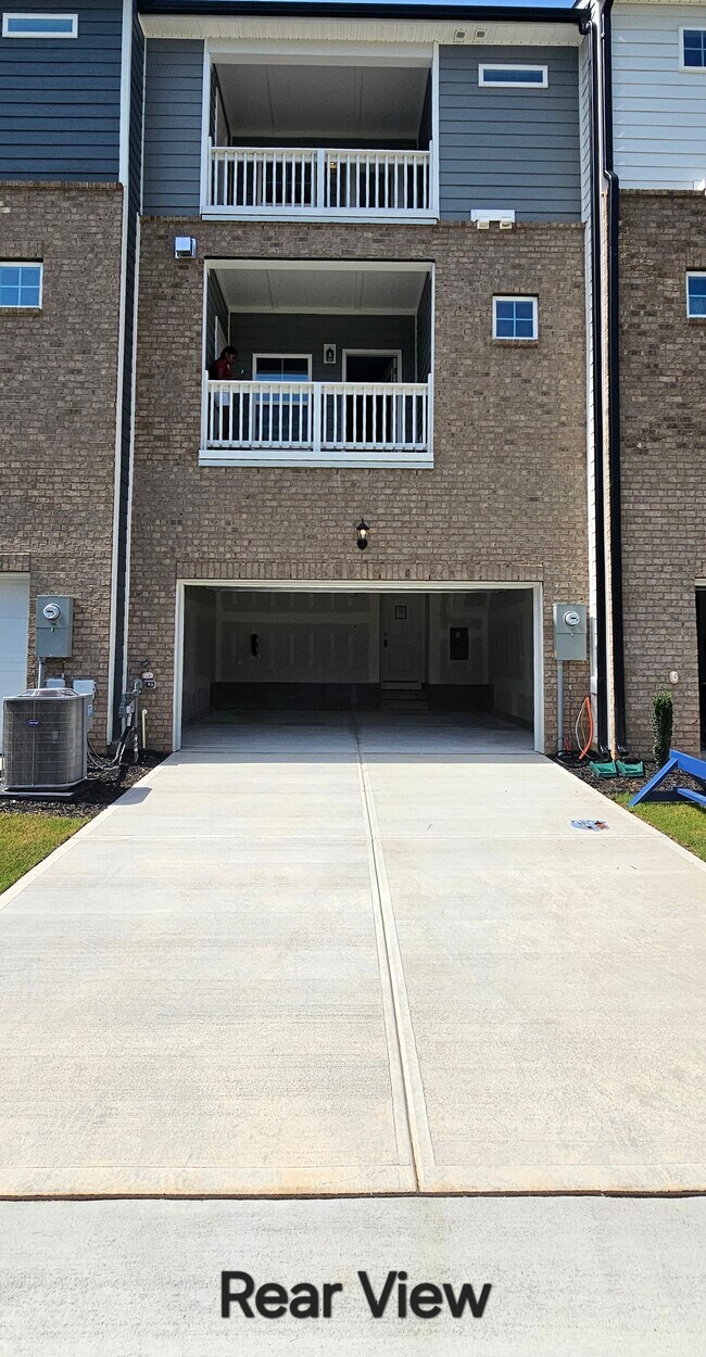 Foto del edificio - 589 Forestville Rd
