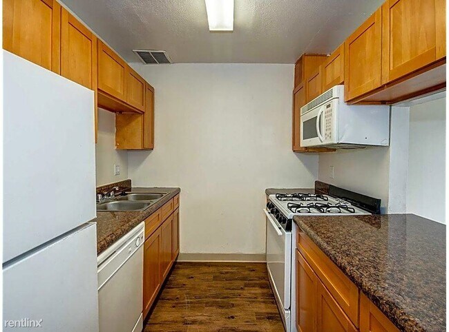 Foto del edificio - 2 br, 1 bath Townhome - 3203 E Seneca St 2/1