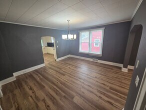 Building Photo - 606 N 60th Ave W