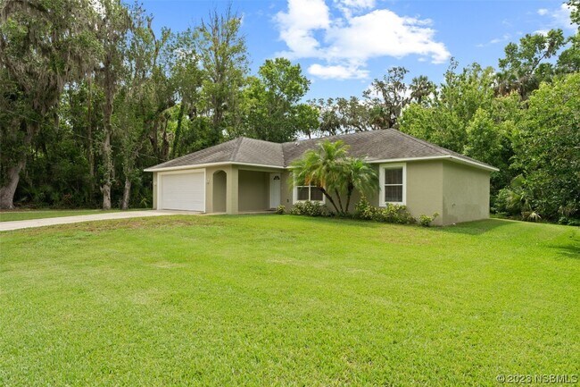 Building Photo - 2206 Magnolia Dr