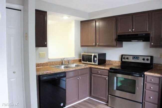 Building Photo - 2 br, 2.5 bath Townhome - 235 Water Oak Dr.