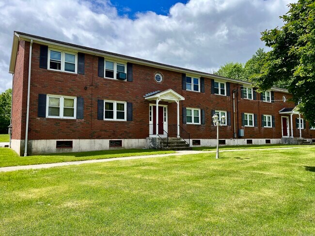 Building Photo - 608 Norwich Ave