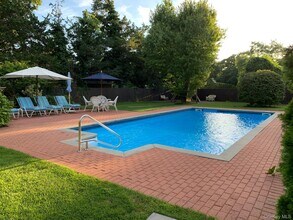 Building Photo - 190A Wakeman Rd