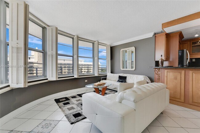 Foto del edificio - 5555 Collins Ave
