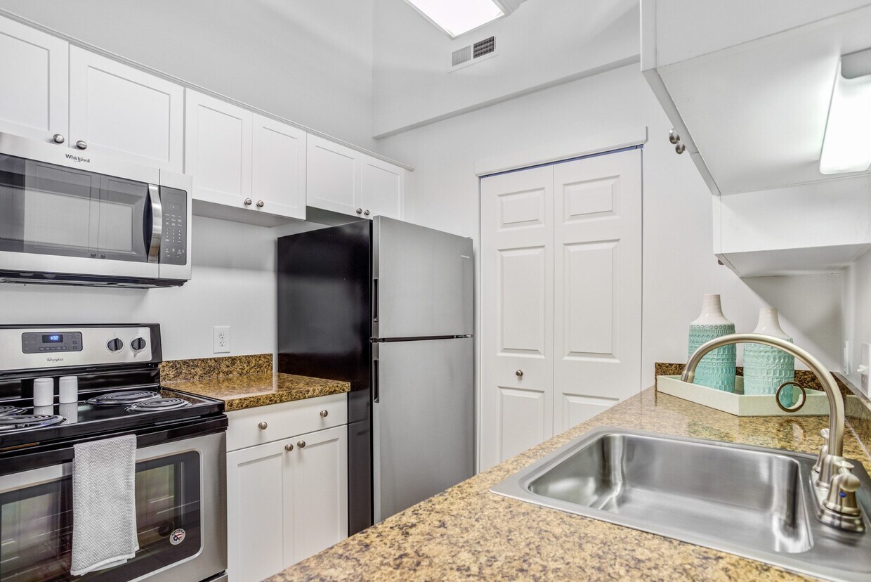 Shoal Creek Apartments Apartments in Sterling Heights, MI