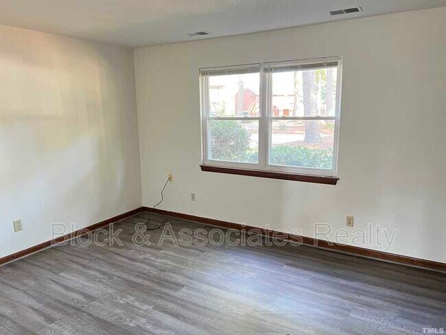Building Photo - 4403 Bleeker Ct