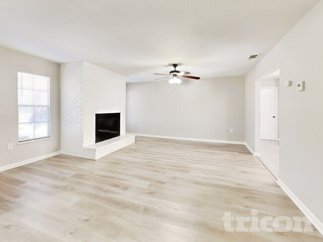 Foto del edificio - 3701 Sapphire Ln