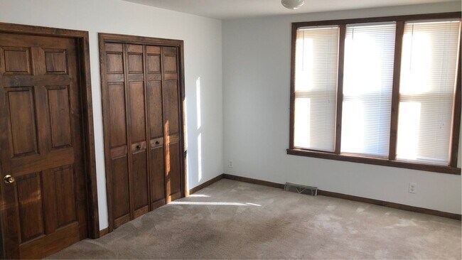 Foto del edificio - 317 W Bridge St