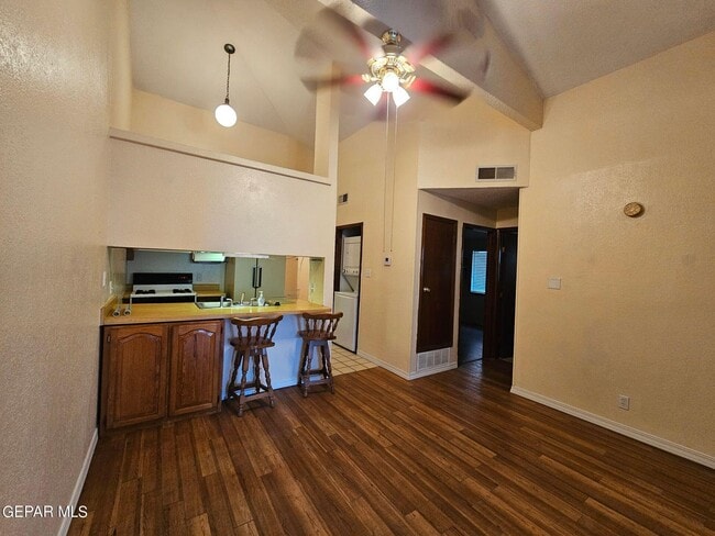 Building Photo - 846 El Arco Dr