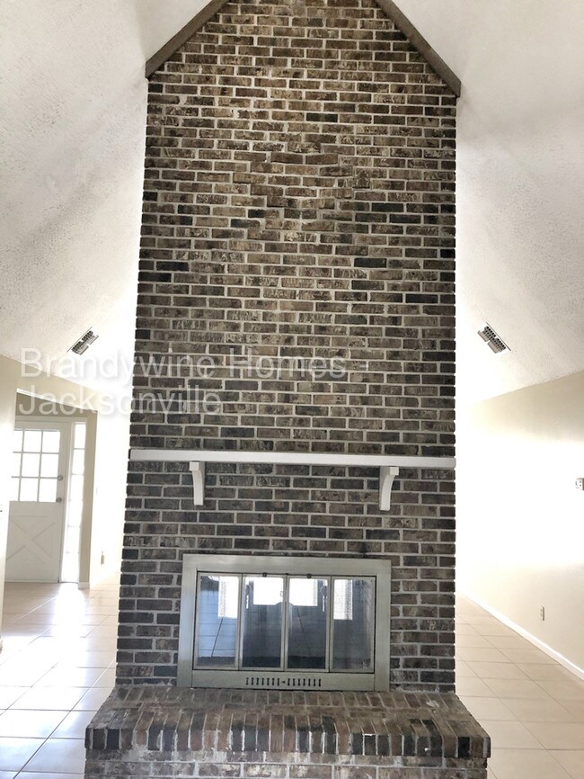 Foto del edificio - Now Available!