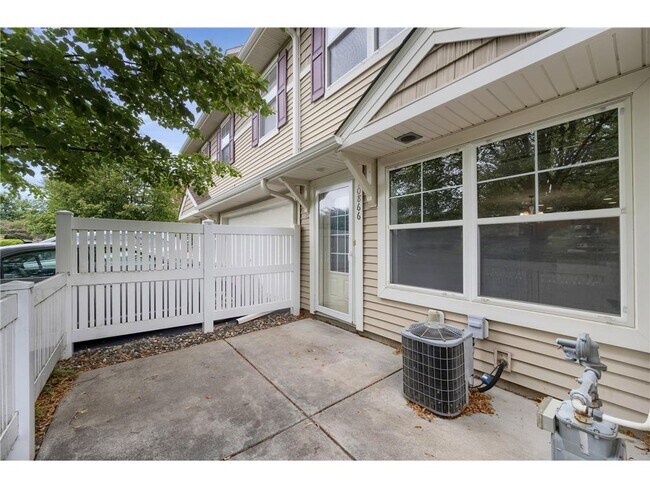 Building Photo - 10866 Kingsfield Ln