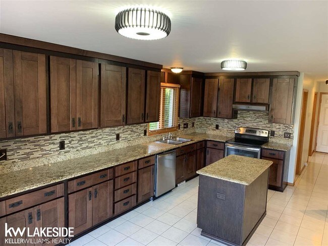 54638 Petunia Dr Macomb Mi 48042 House For Rent In Macomb Mi