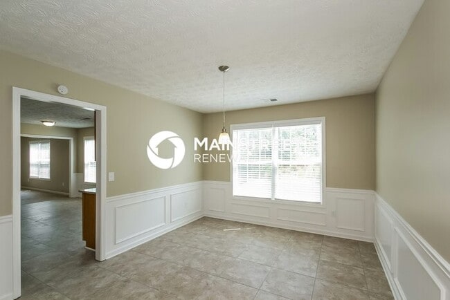 Building Photo - 2216 Swan Lake Ct