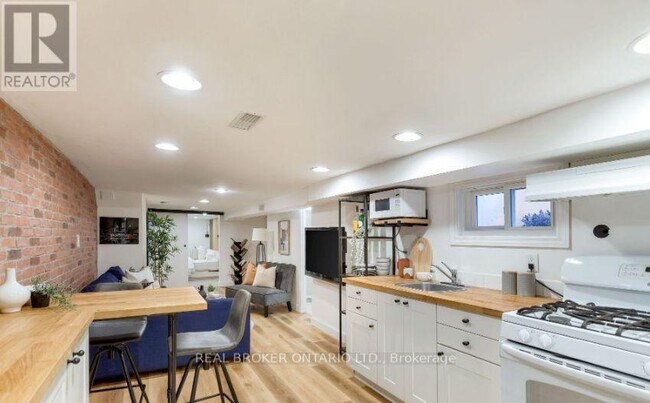 Photo du bâtiment - 211 Markham St