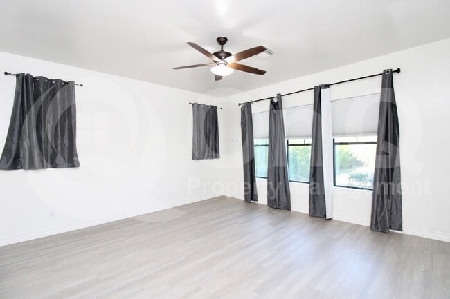 Foto del edificio - 3860 E Horseshoe Pl