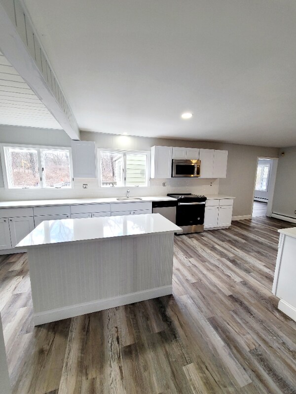 Foto del edificio - 386 Moose Hill Rd