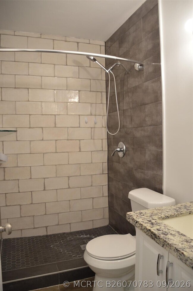 Foto del edificio - 823 NE 14th Ct