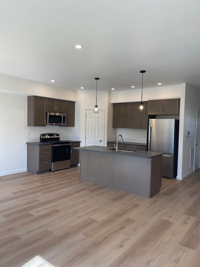 Building Photo - 1502 SE Landen Dr